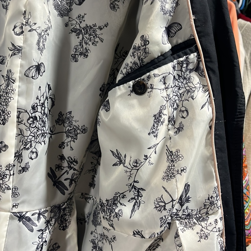 H&M fully lined coat. Practically new - Picture 5 of 5